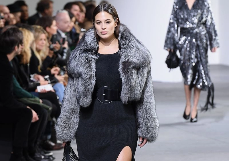 Chân cột đình bụng ngấn mỡ mẫu béo này chính là điểm sáng ở nyfw 2017