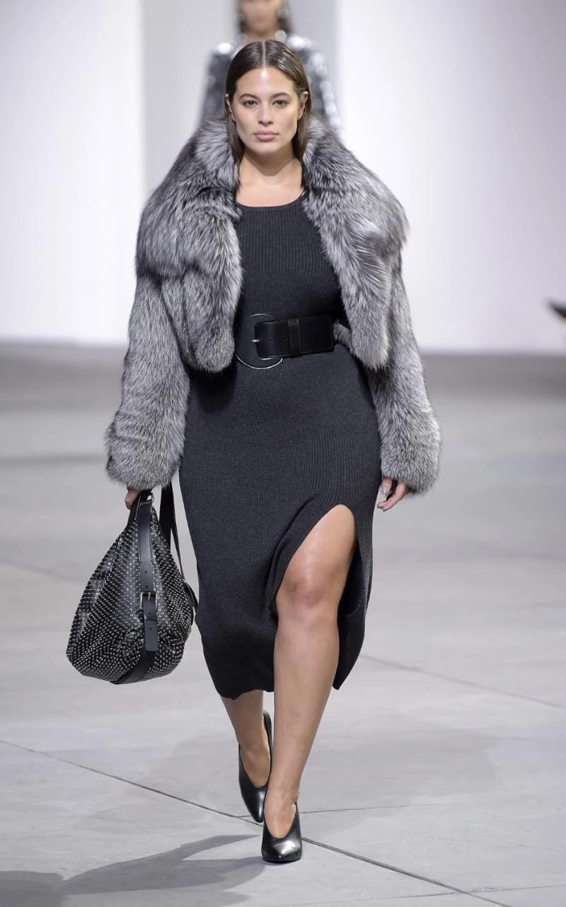 Chân cột đình bụng ngấn mỡ mẫu béo này chính là điểm sáng ở nyfw 2017