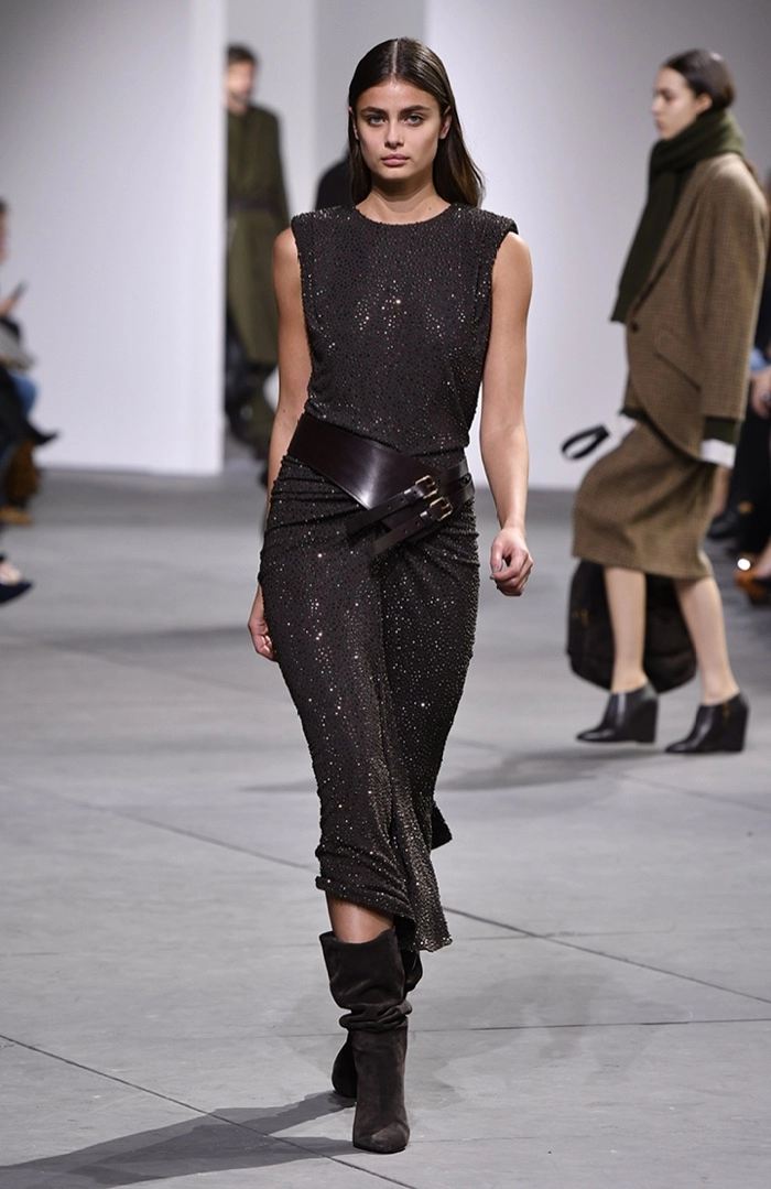 Chân cột đình bụng ngấn mỡ mẫu béo này chính là điểm sáng ở nyfw 2017