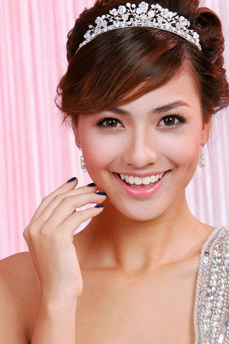 Chân dài hồng quế bị tố đánh người
