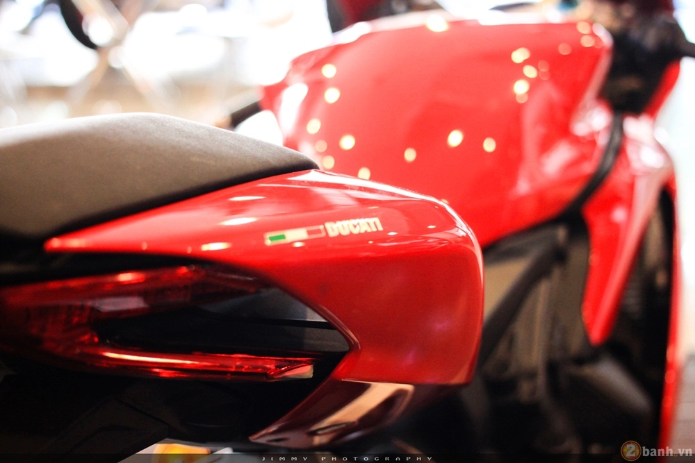 Chân dài italy 1299 panigale s - chiếc super sport gọn nhẹ nhất hiện nay