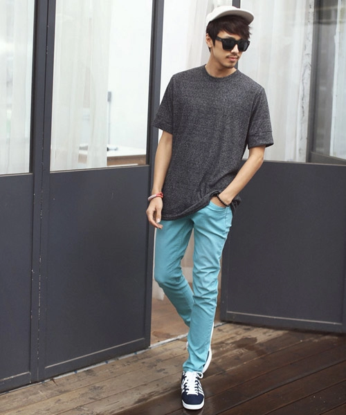 Chàng hóa mỹ nam với quần kaki màu