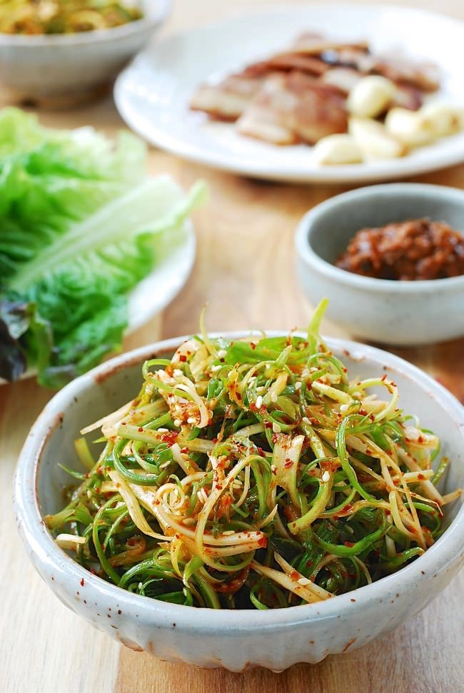 Chỉ vài phút là có ngay salad hành lá tươi ngon