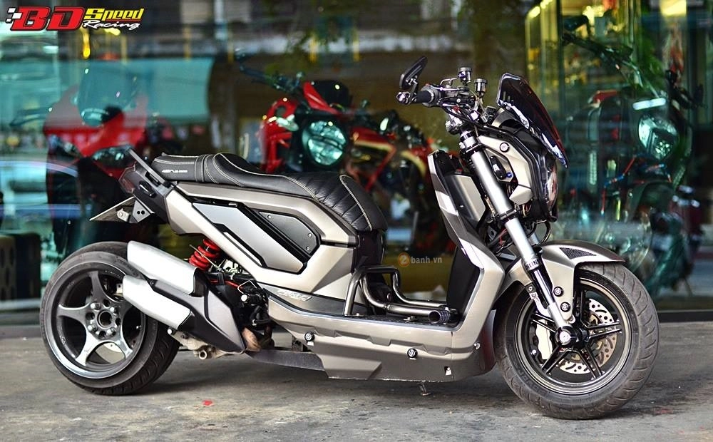 Chiến binh thép honda zoomer đầy cơ bắp tại thái lan