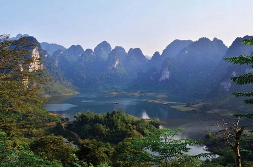 Chinh phục thác mơ bằng thang dây