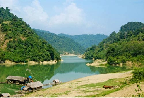 Chinh phục thác mơ bằng thang dây