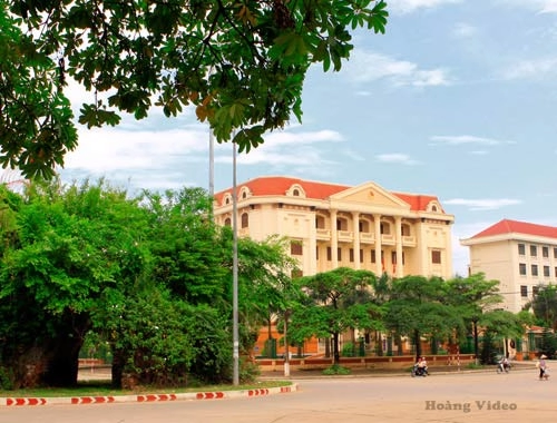 Chinh phục thác mơ bằng thang dây