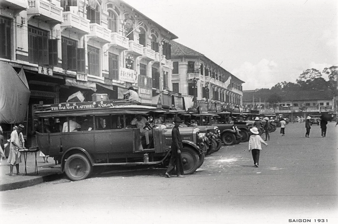 Chợ bến thành hơn 90 năm trước khi xe máy chưa xuất hiện