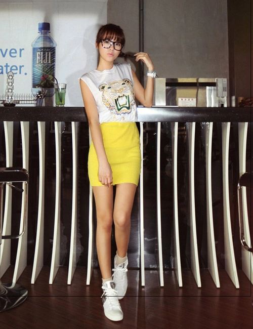 Chọn chân váy màu sắc cho nữ công sở trẻ