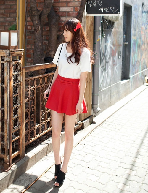 Chọn chân váy màu sắc cho nữ công sở trẻ