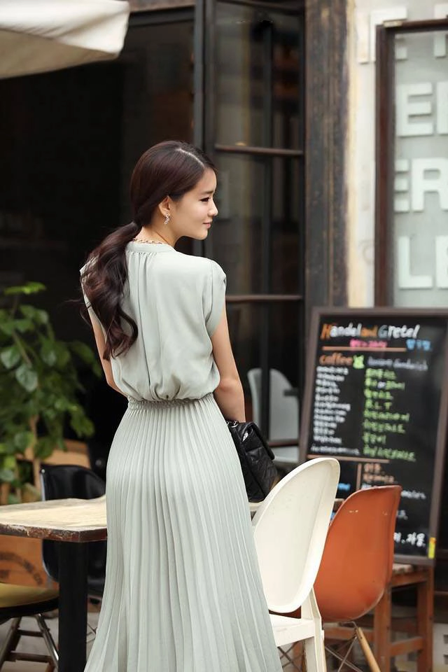 Chọn váy cho nữ công sở vòng 3 quá khổ
