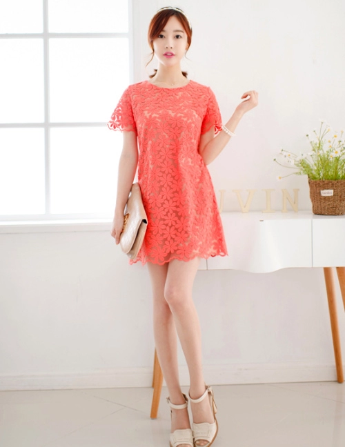 Chọn váy liền xinh xắn cho cô nàng eo to