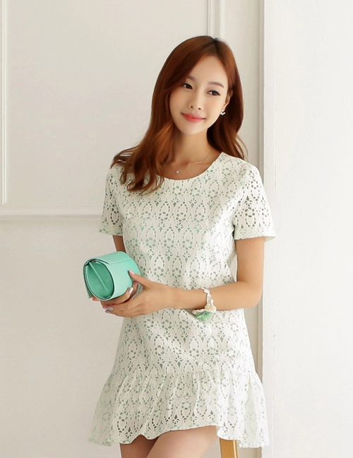 Chọn váy liền xinh xắn cho cô nàng eo to