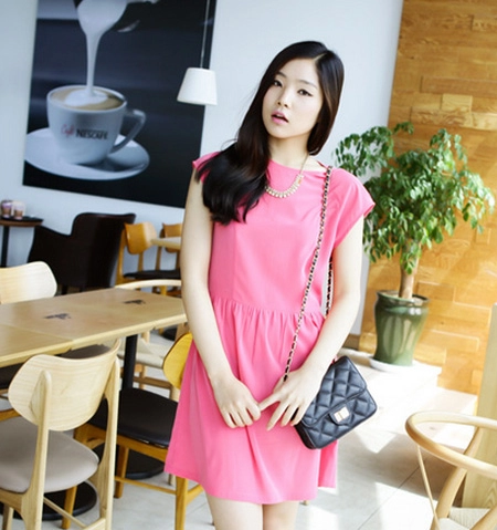 Chọn váy liền xinh xắn cho cô nàng eo to