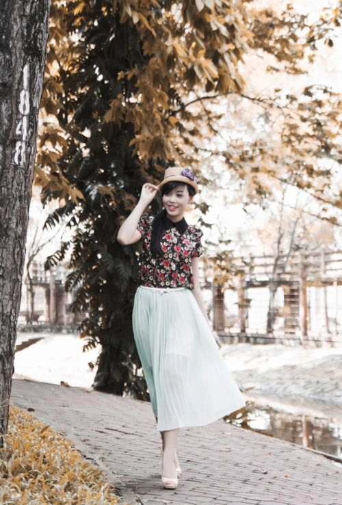 Cô nàng mê sắc màu của hoa