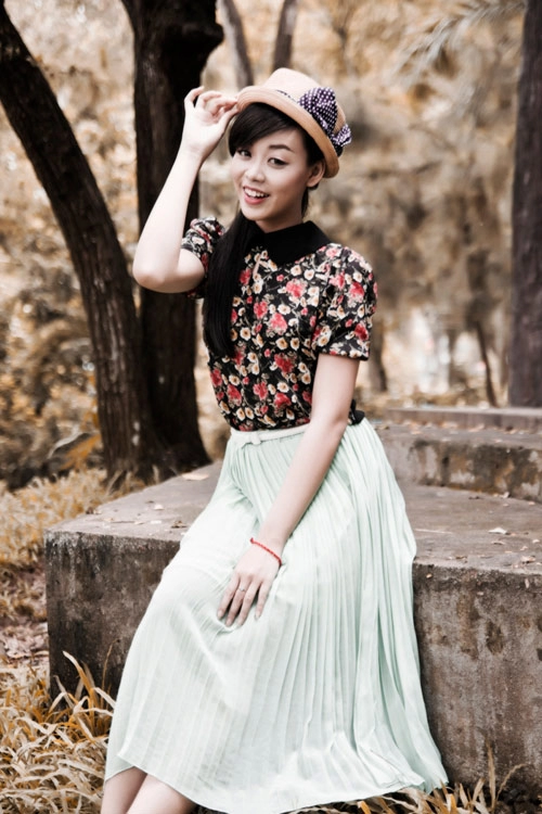 Cô nàng mê sắc màu của hoa
