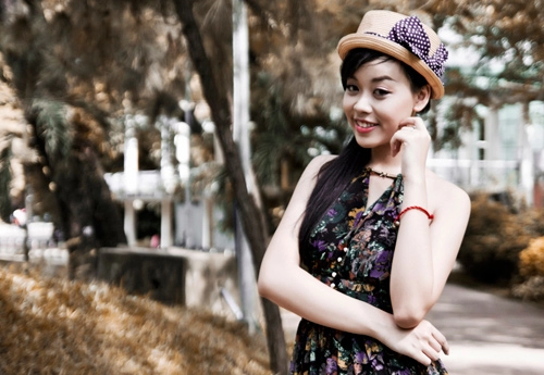Cô nàng mê sắc màu của hoa