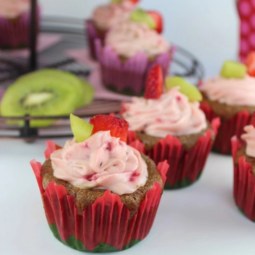 Cupcake dâu tây kiwi dễ làm