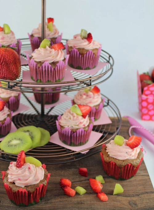 Cupcake dâu tây kiwi dễ làm