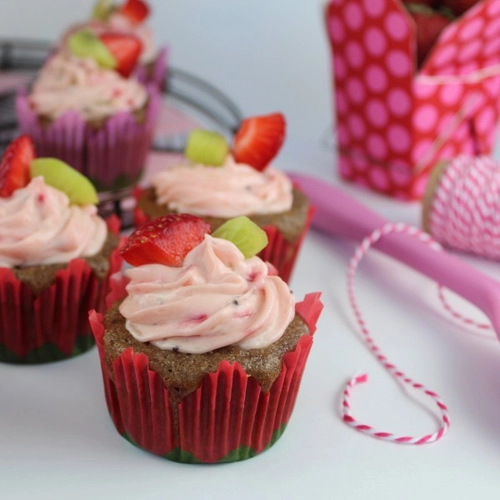 Cupcake dâu tây kiwi dễ làm