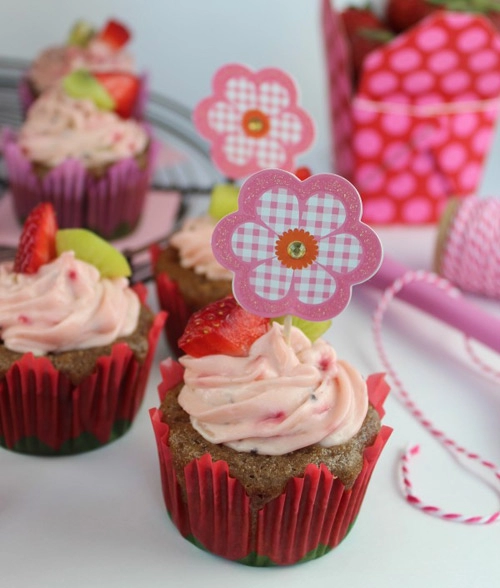 Cupcake dâu tây kiwi dễ làm