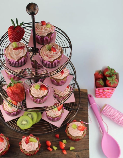 Cupcake dâu tây kiwi dễ làm