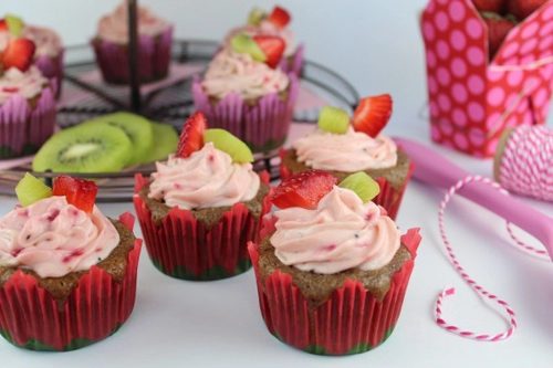 Cupcake dâu tây kiwi dễ làm