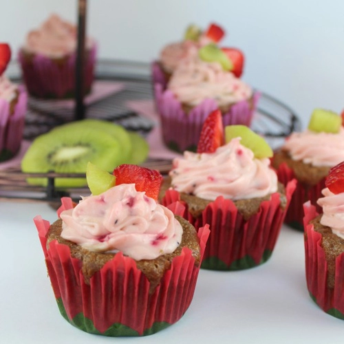 Cupcake dâu tây kiwi dễ làm