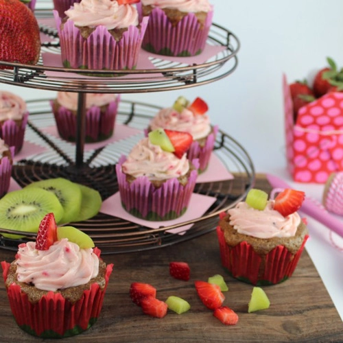 Cupcake dâu tây kiwi dễ làm