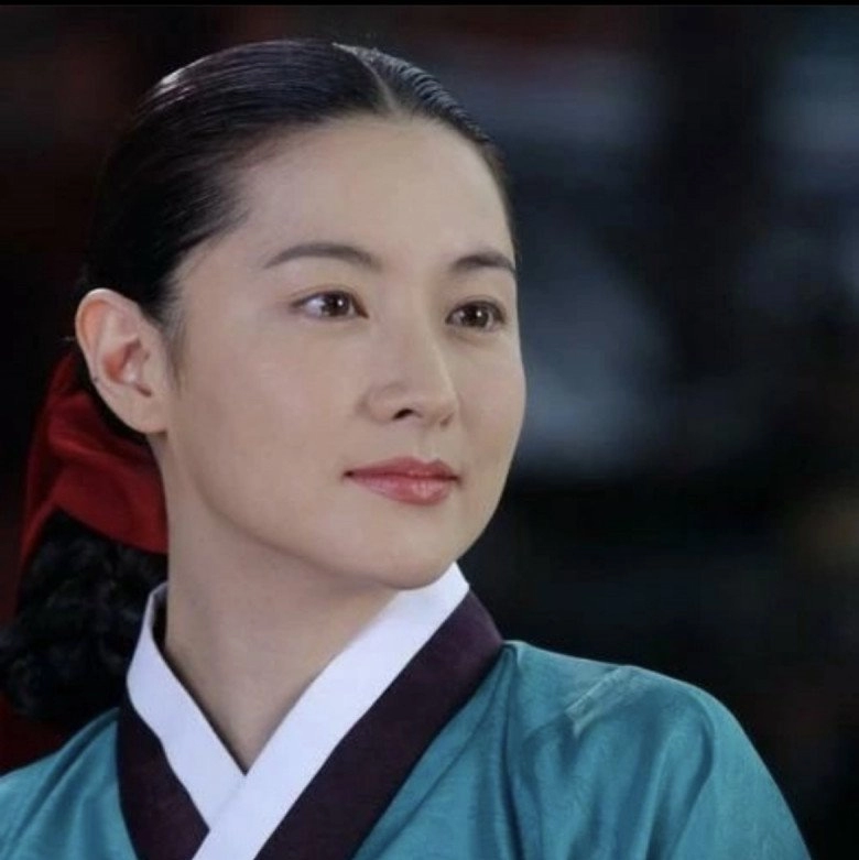 dae jang geum lee young ae tái xuất gương mặt u60 lộ nếp nhăn vẫn là quốc bảo nhan sắc