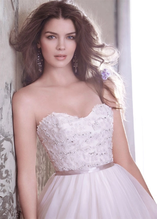 Đầm cưới tôn vòng eo đẹp cho cô dâu