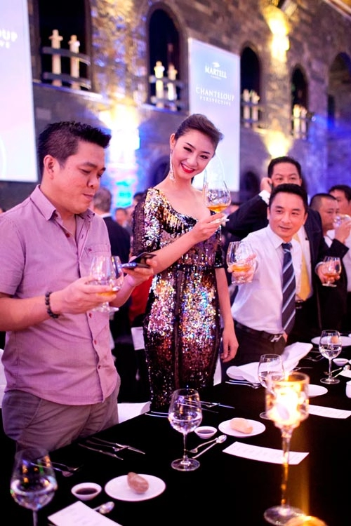 Dàn mẫu top model lộng lẫy dự yến tiệc