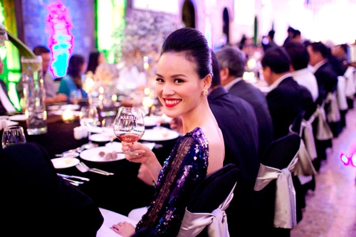 Dàn mẫu top model lộng lẫy dự yến tiệc