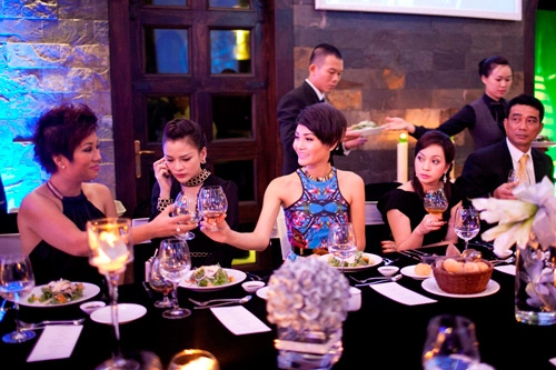Dàn mẫu top model lộng lẫy dự yến tiệc
