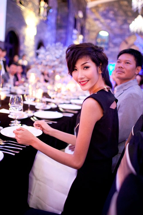 Dàn mẫu top model lộng lẫy dự yến tiệc