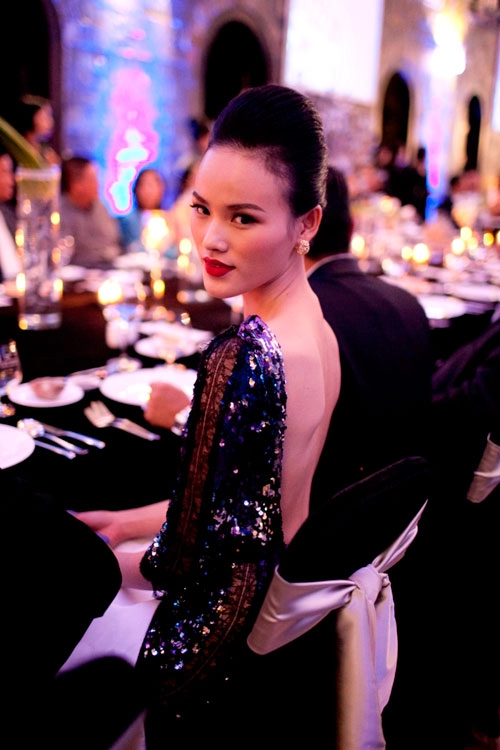 Dàn mẫu top model lộng lẫy dự yến tiệc
