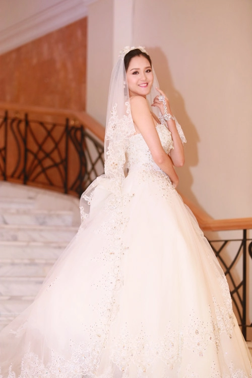 Dàn mỹ nhân việt mặc váy cưới lộng lẫy