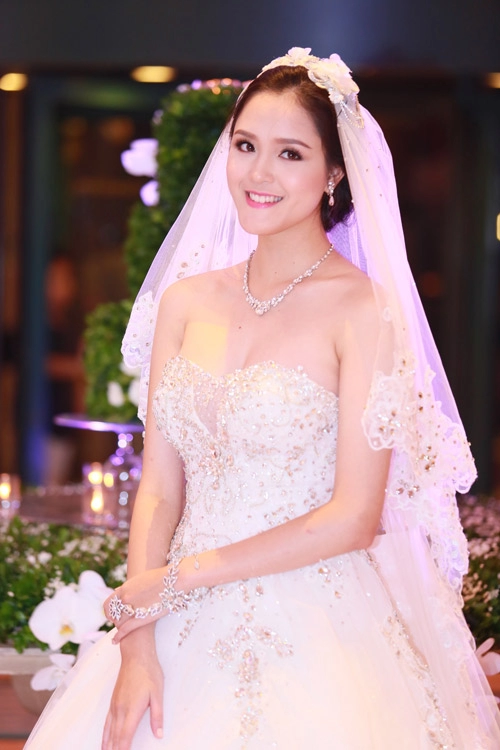 Dàn mỹ nhân việt mặc váy cưới lộng lẫy