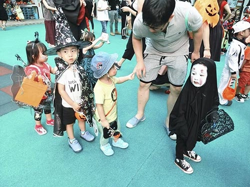 Đây mới là cô bé có màn hoá trang halloween lầy nhất khối mẫu giáo năm nay