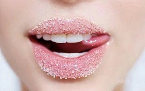Để môi đầy đặn mà không cần dao kéo