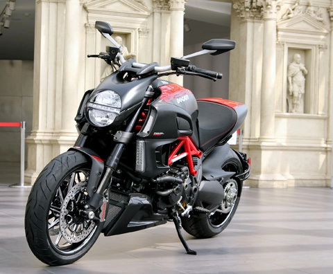  diavel chính hãng có giá hơn 30000 usd tại việt nam 