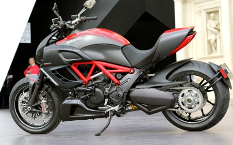  diavel đầu tiên cập cảng sài gòn 