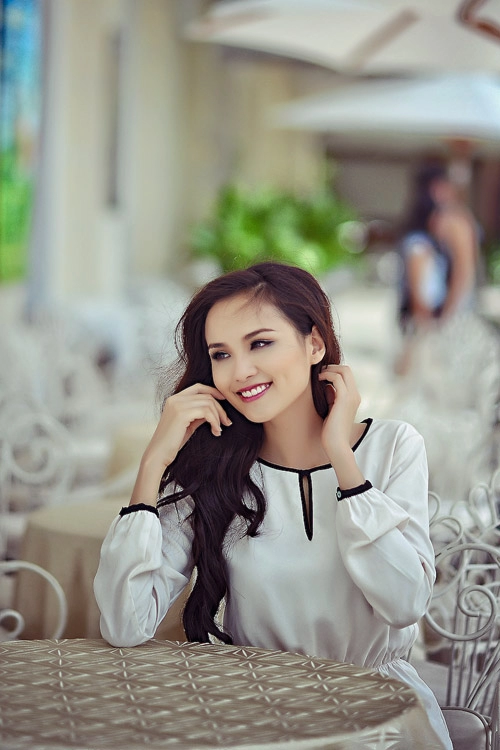 Diễm hương giày bệt giản dị trên phố