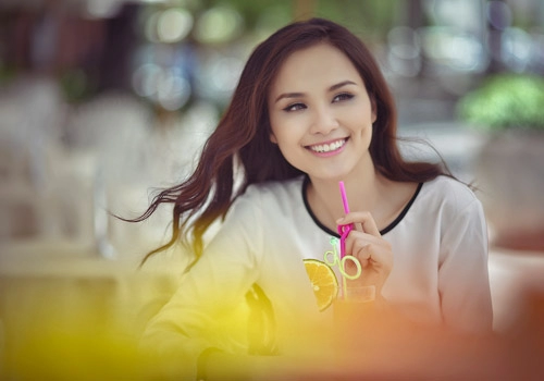 Diễm hương giày bệt giản dị trên phố