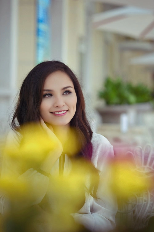 Diễm hương giày bệt giản dị trên phố