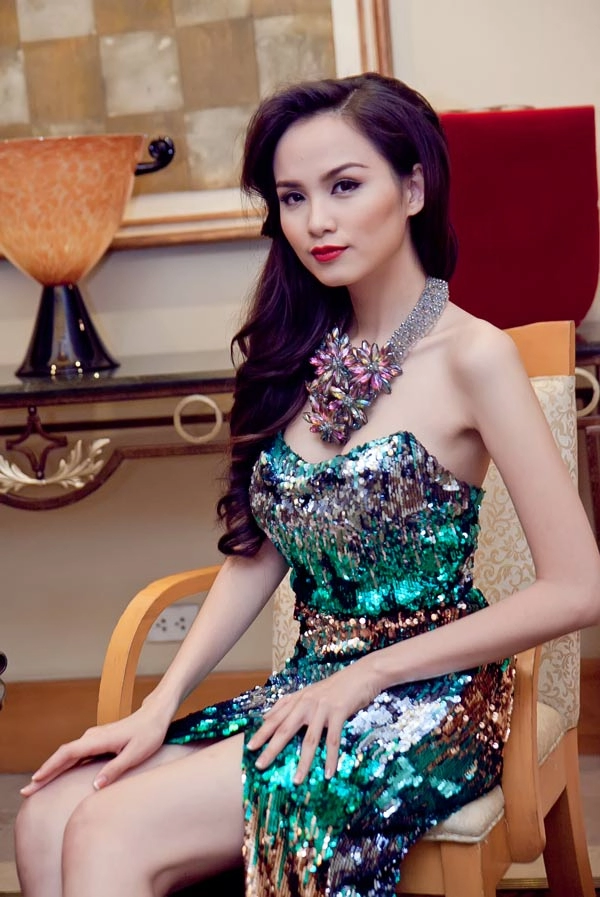 Diễm hương khoe vóc dáng nuột nà