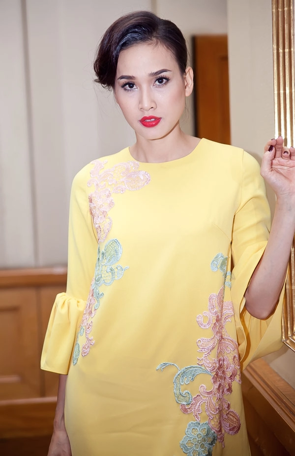 Diễm hương khoe vóc dáng nuột nà