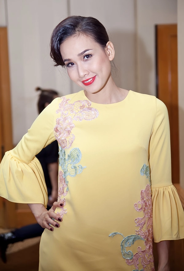 Diễm hương khoe vóc dáng nuột nà