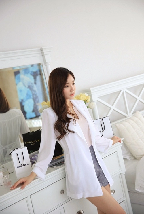 Diện áo vest đẹp tới sở ngày se trời