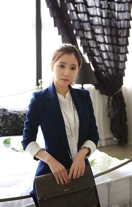 Diện áo vest đẹp tới sở ngày se trời
